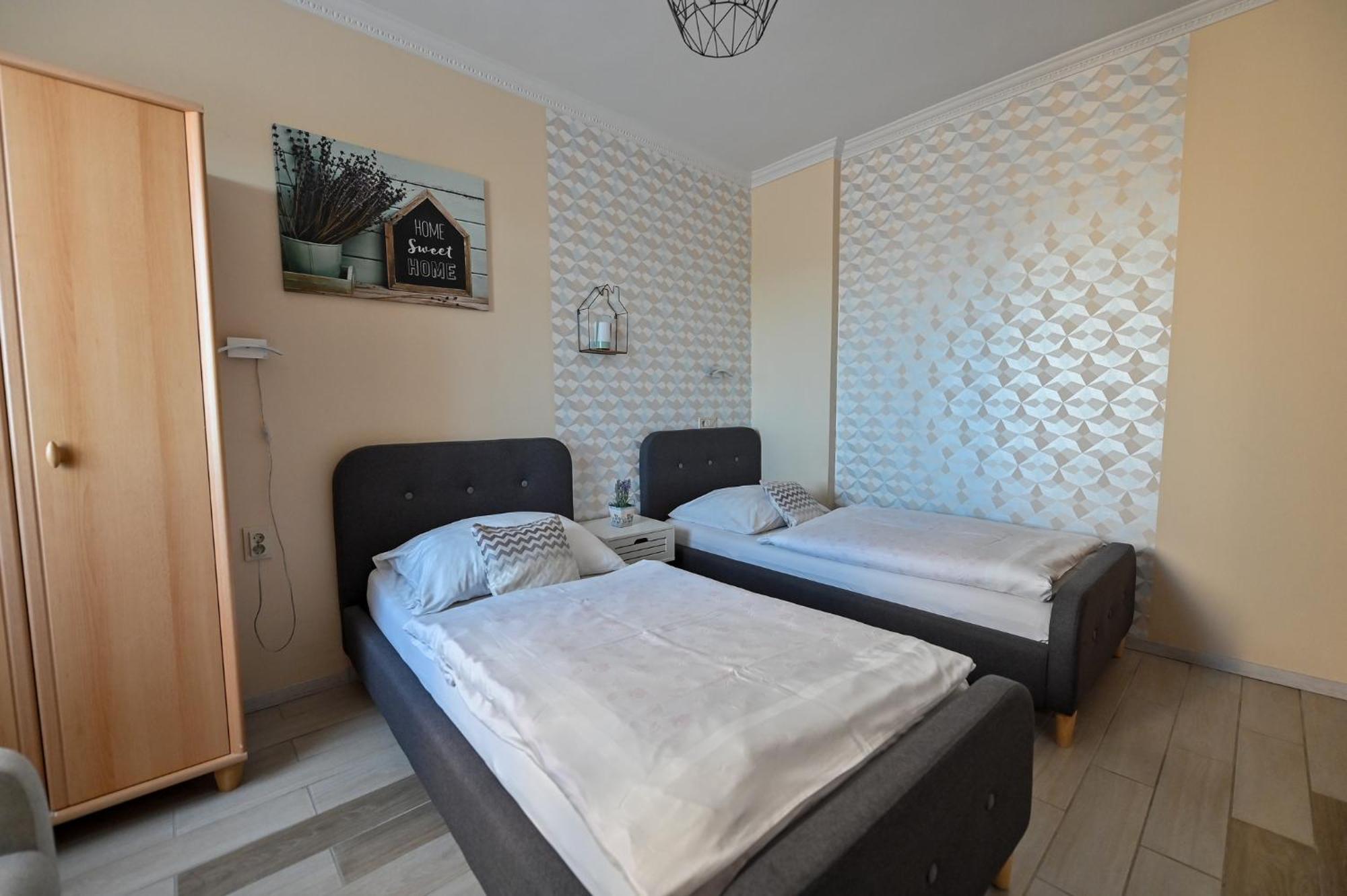 Bellavista 1 Apartman Apartment Eger Ngoại thất bức ảnh